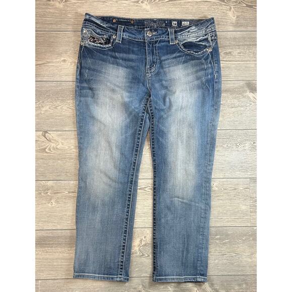 Miss Me Mid-Rise Easy Cropped Jeans Size 33 Y2K Style - Picture 4 of 7